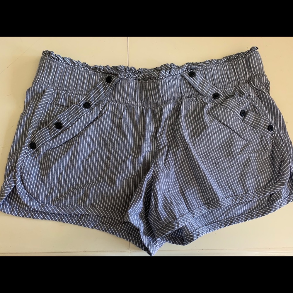 Juniors pinstripe short